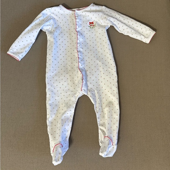 6-9m Magnolia Baby Christmas Holiday Footie Sleeper Pima Mistletoe - Picture 8 of 10